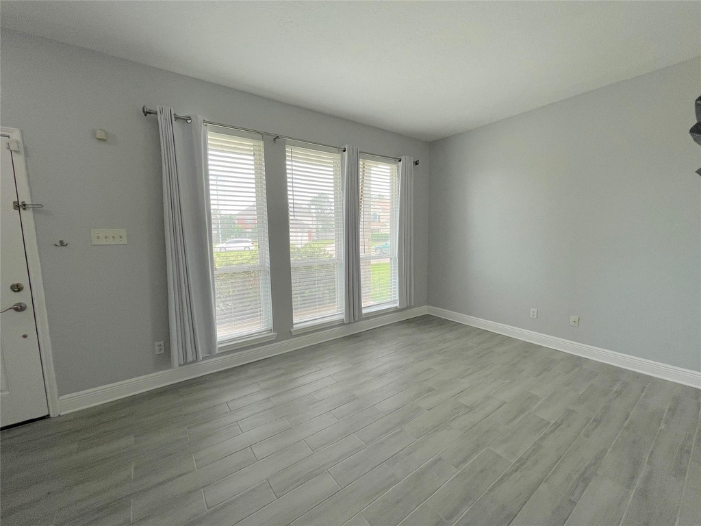 8919 Diamond Lake Lane - Photo 6