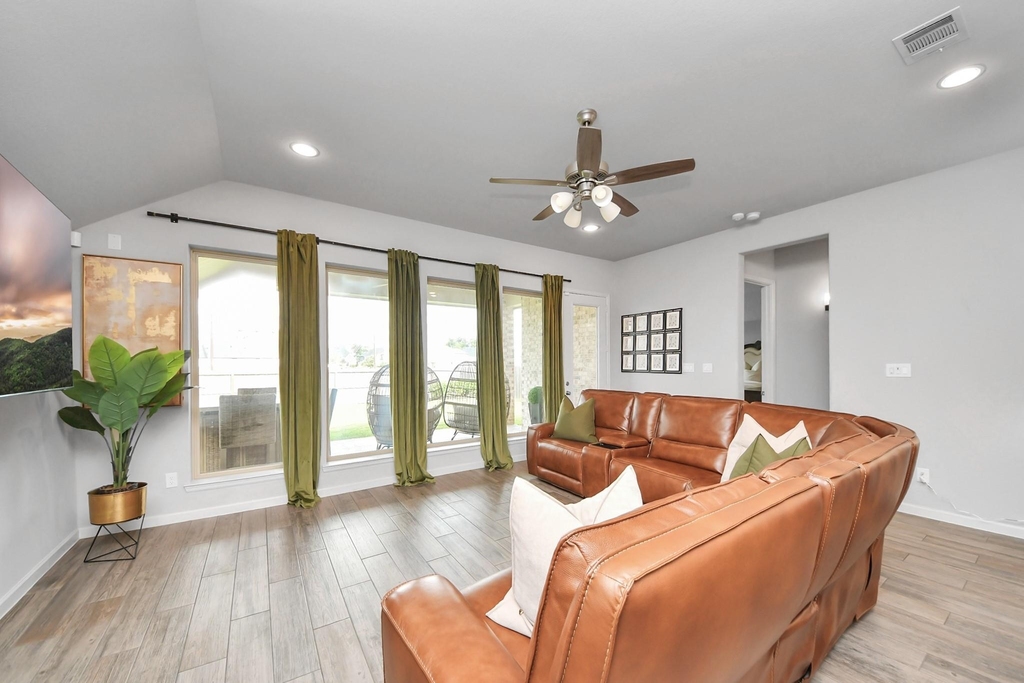 1711 Rustling Creek Drive - Photo 10