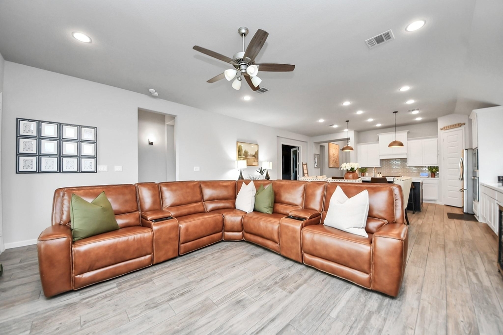 1711 Rustling Creek Drive - Photo 9