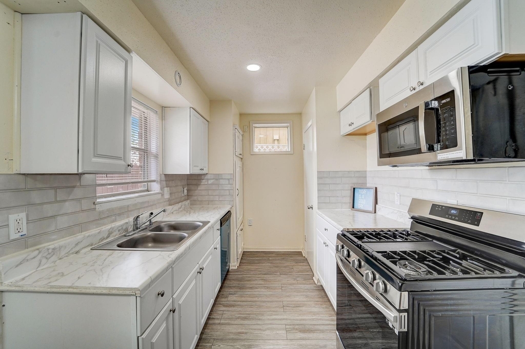 8851 Alcott - Photo 9