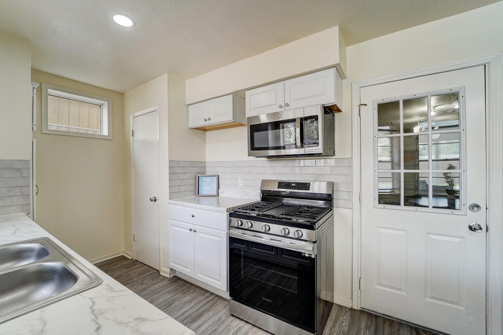 8851 Alcott - Photo 10