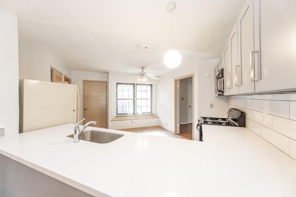6818 Brockington Drive - Photo 14