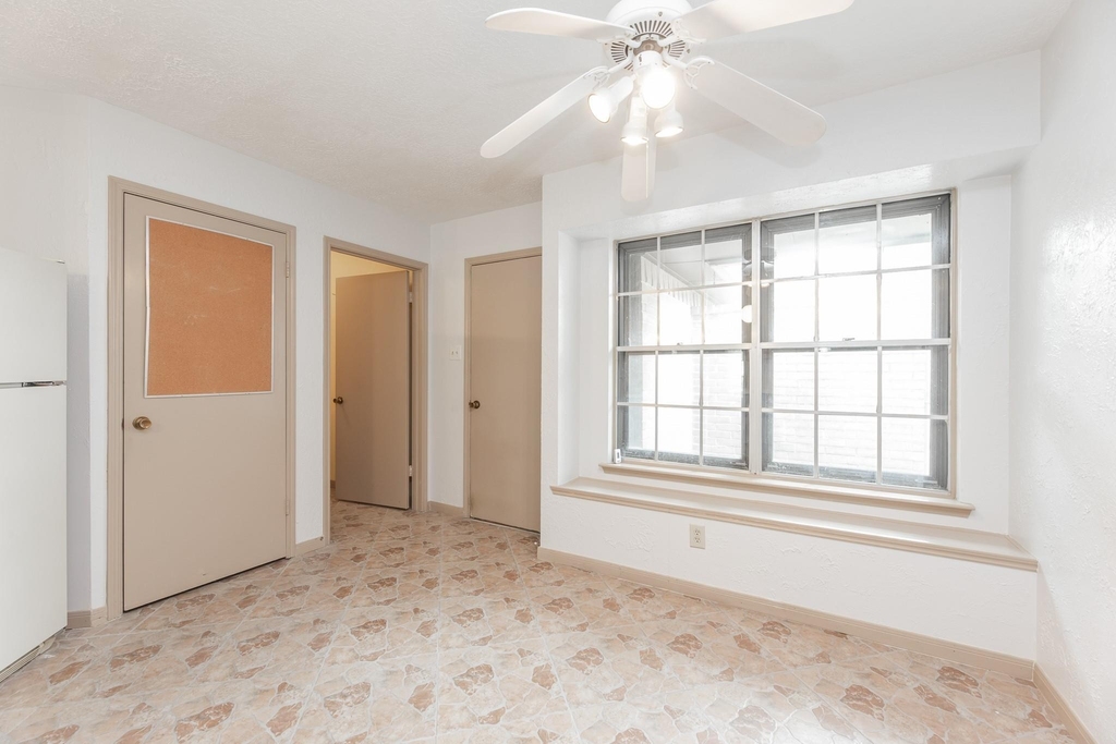6818 Brockington Drive - Photo 13