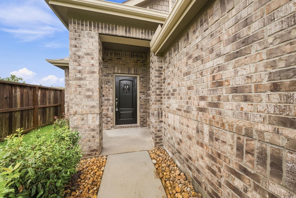 19114 Sangro Drive - Photo 2