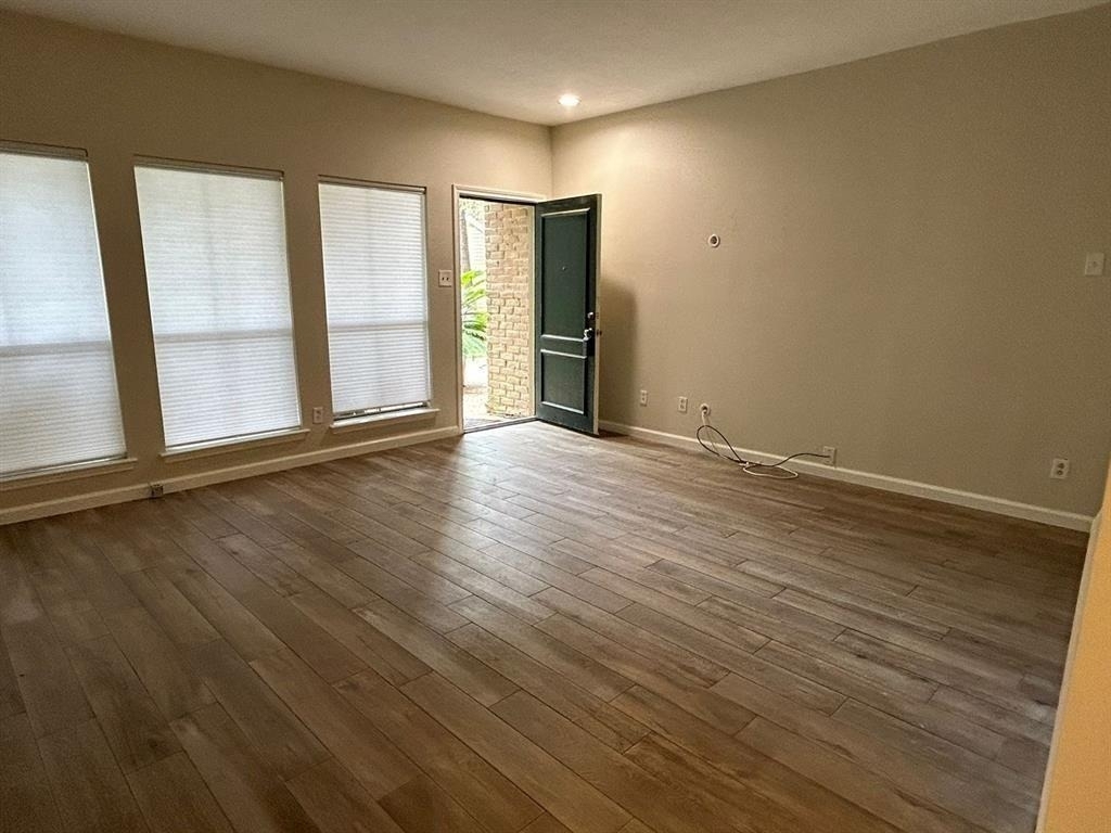 2100 Tanglewilde Street - Photo 9