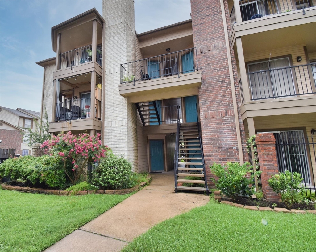 2121 Hepburn Street - Photo 2