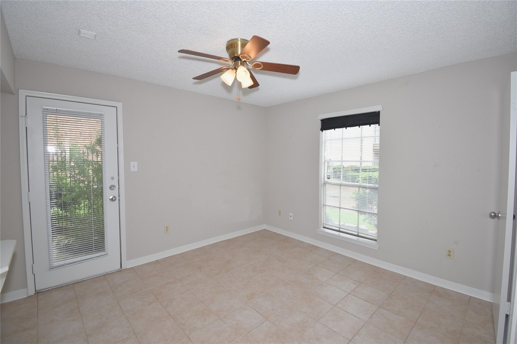 2121 Hepburn Street - Photo 24