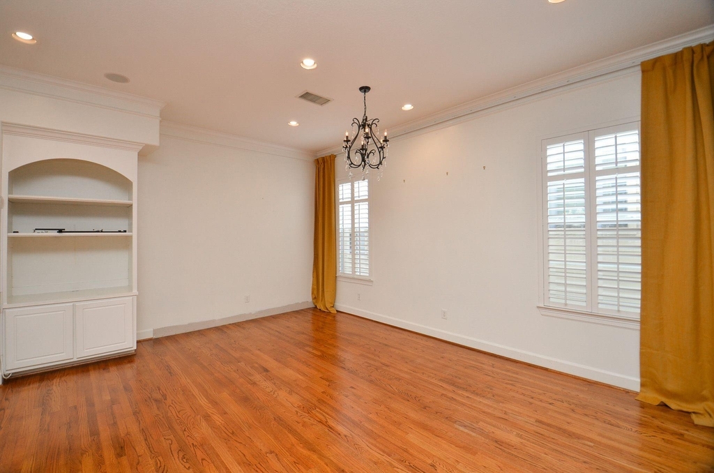 4609 Floyd Street - Photo 10