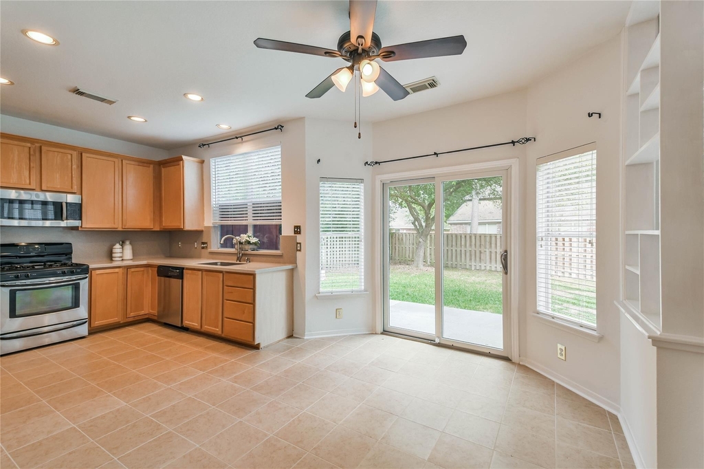 2 Willow Point Place - Photo 9