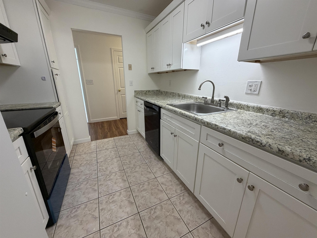 14 Strawberry Bank - Photo 1