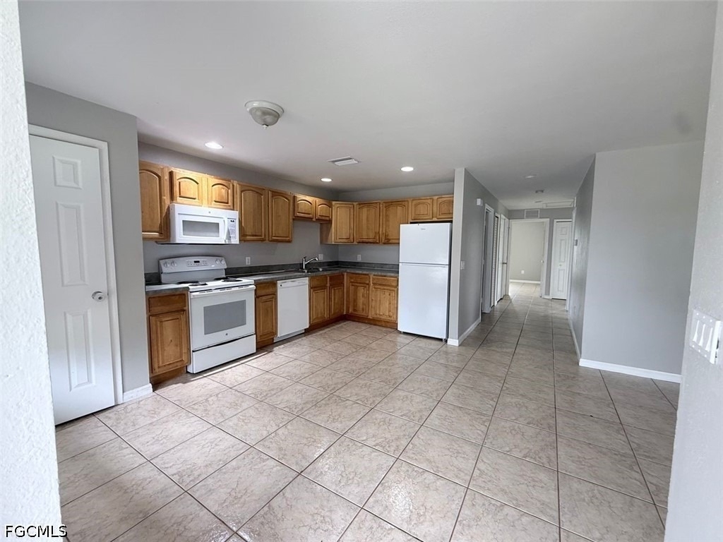 208 Hightower Avenue S - Photo 1