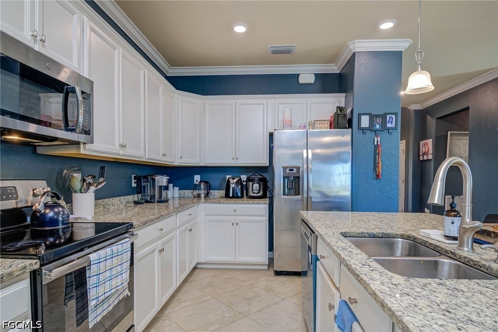 3652 E Hampton Circle - Photo 8