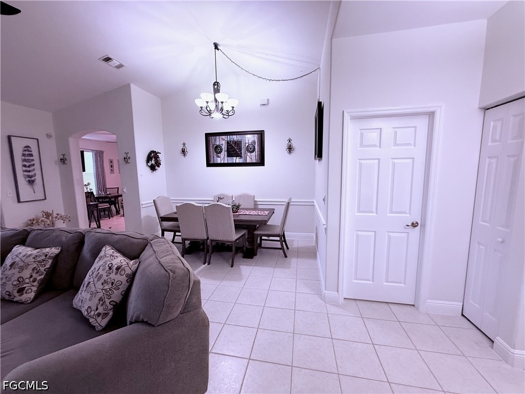 265 Justene Circle W - Photo 4