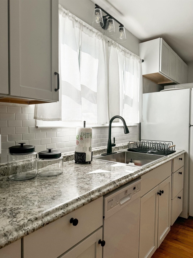 53 Thompson - Photo 7