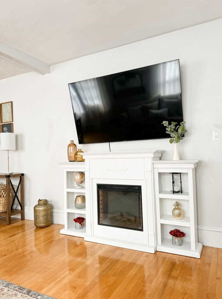 53 Thompson - Photo 2