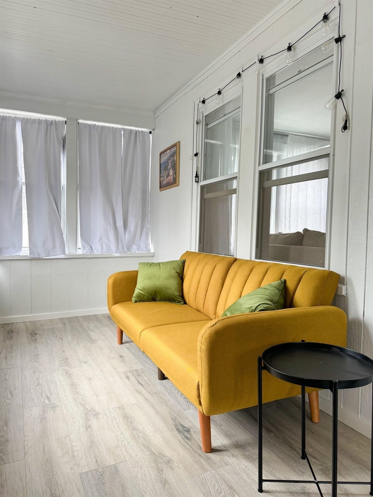 53 Thompson - Photo 15