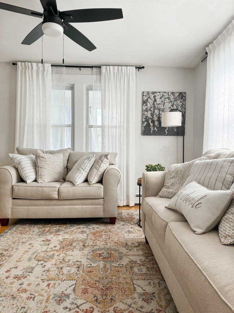 53 Thompson - Photo 1