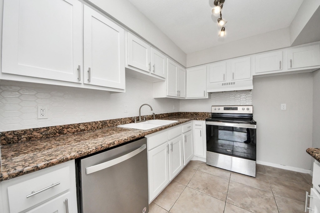 1818 Augusta Drive - Photo 13
