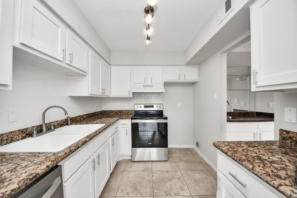 1818 Augusta Drive - Photo 12
