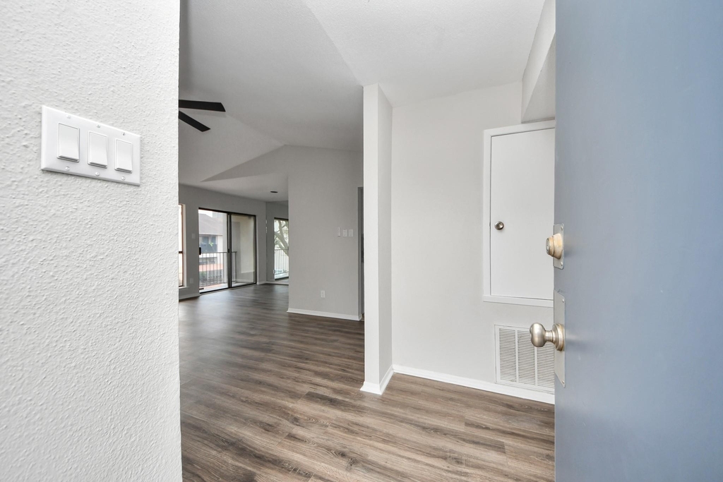 1818 Augusta Drive - Photo 4