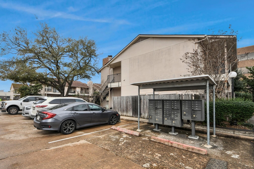 1818 Augusta Drive - Photo 2