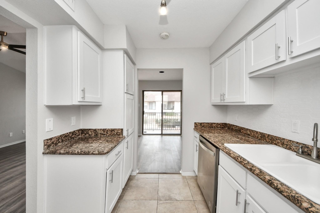 1818 Augusta Drive - Photo 15