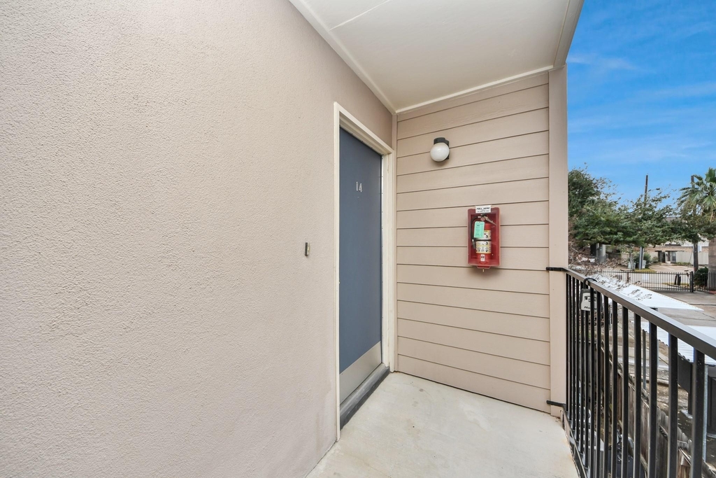 1818 Augusta Drive - Photo 3