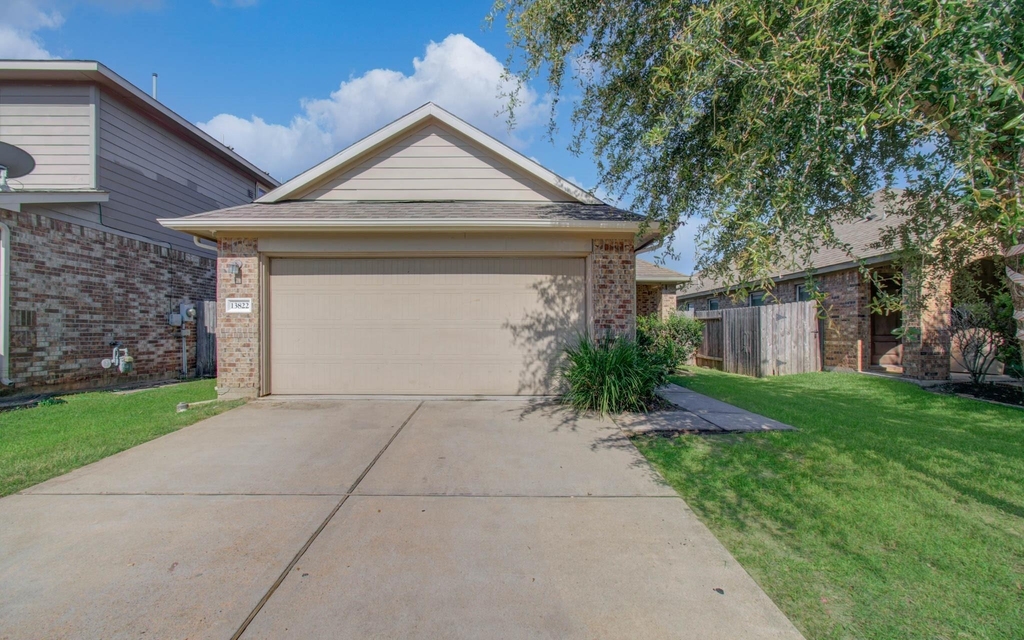 13822 Roman Ridge Lane - Photo 0