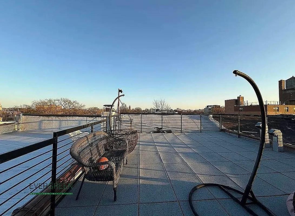 921 Gates Avenue - Photo 5