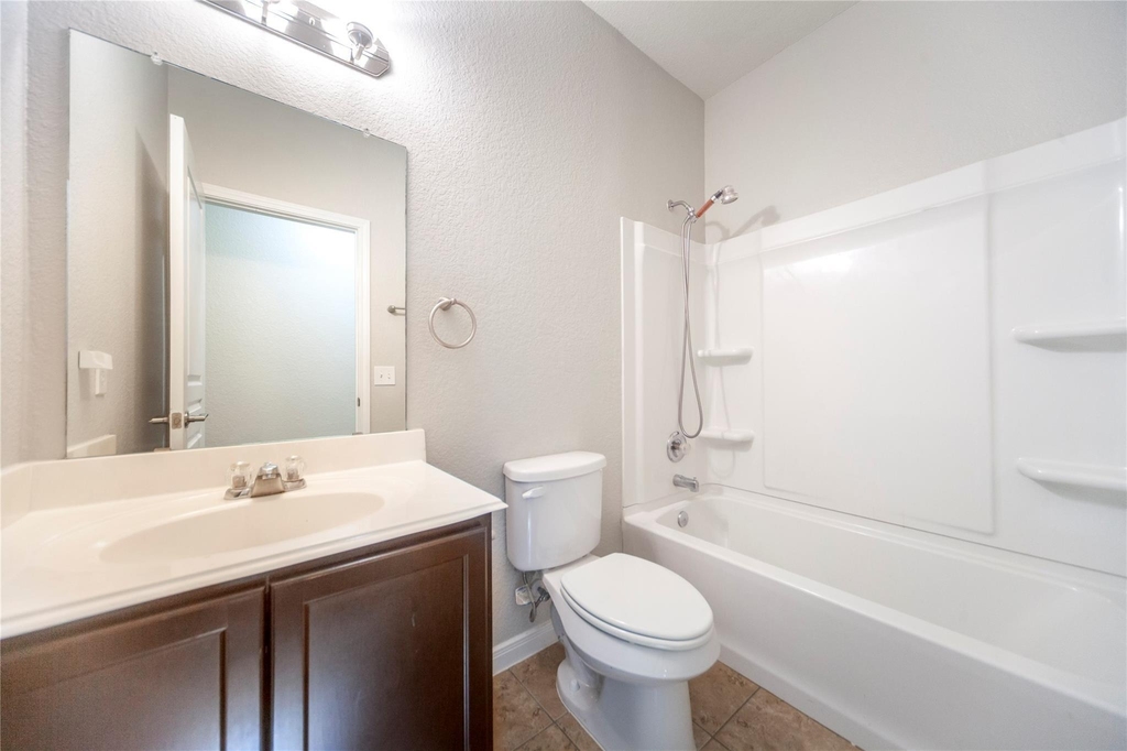 6535 Dayridge Lane - Photo 3