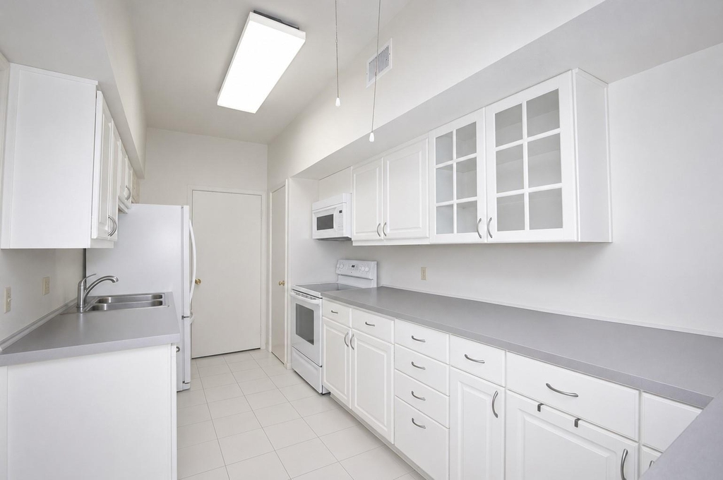 2425 Underwood Street - Photo 9