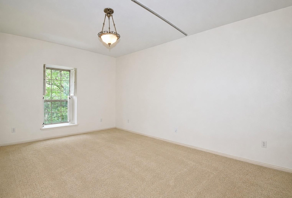 2425 Underwood Street - Photo 5