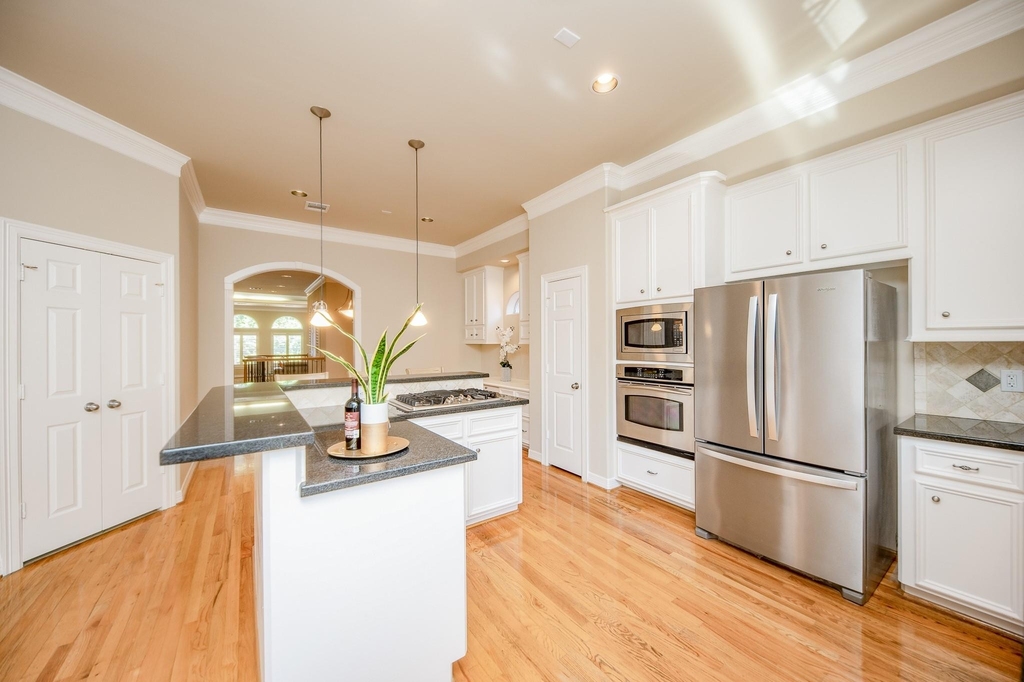 718 Roy Street - Photo 14