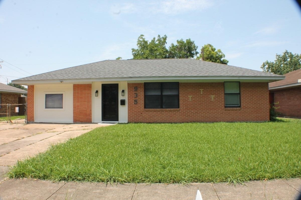 935 Creager Street - Photo 2