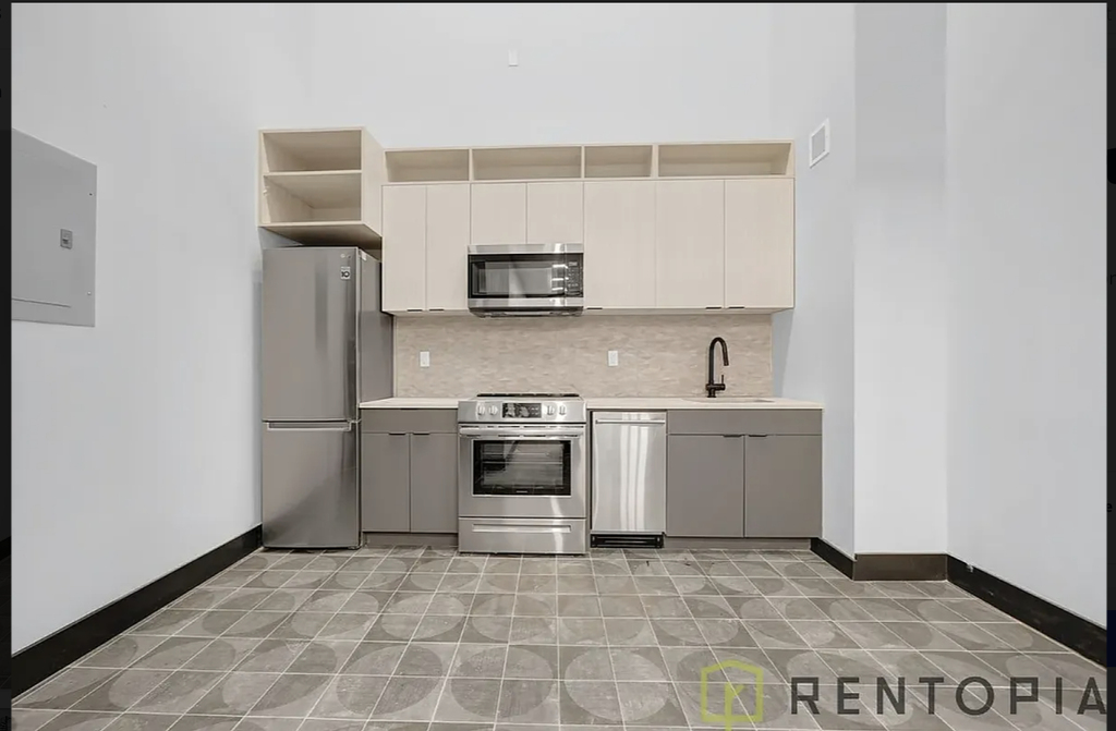 475 Grand Street - Photo 2