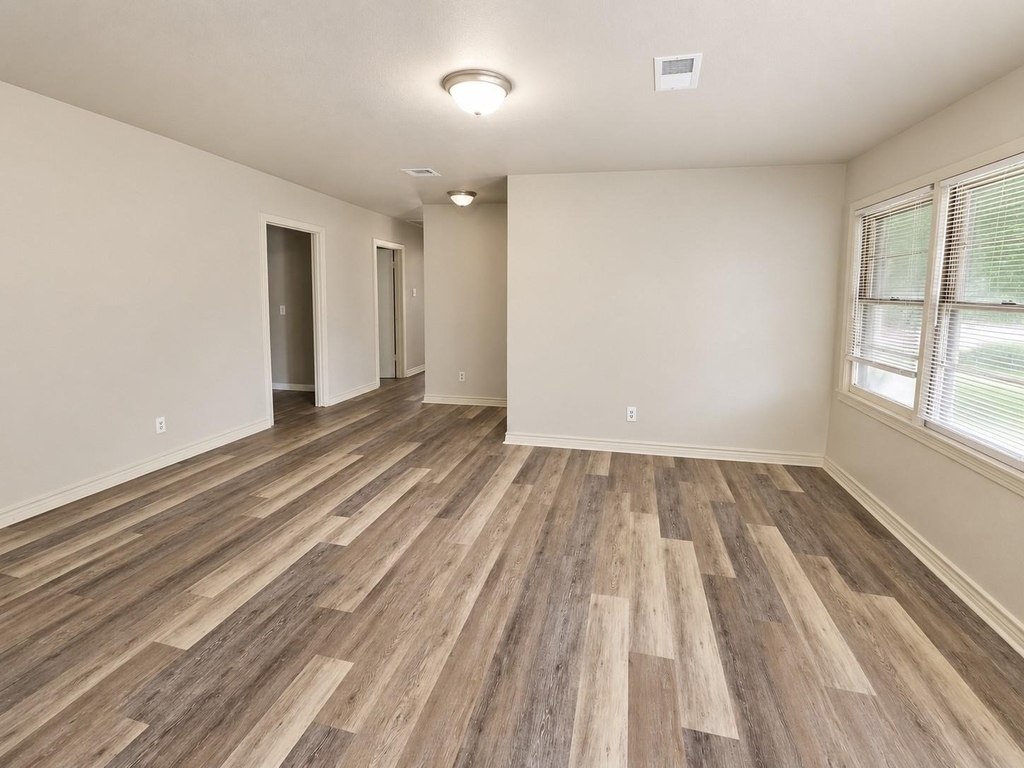 2914 Tarpey Avenue - Photo 2