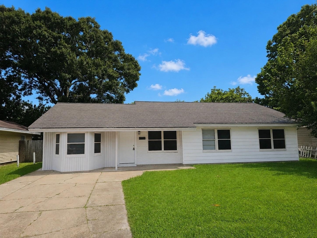 2914 Tarpey Avenue - Photo 0