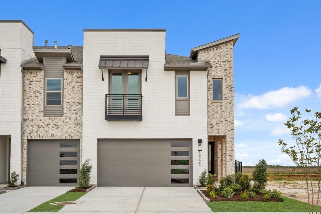 16723 Lake Austin Street - Photo 0
