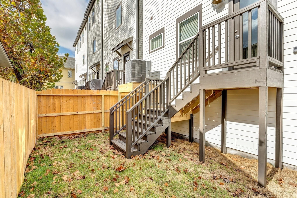 1304 W 23rd Street - Photo 18