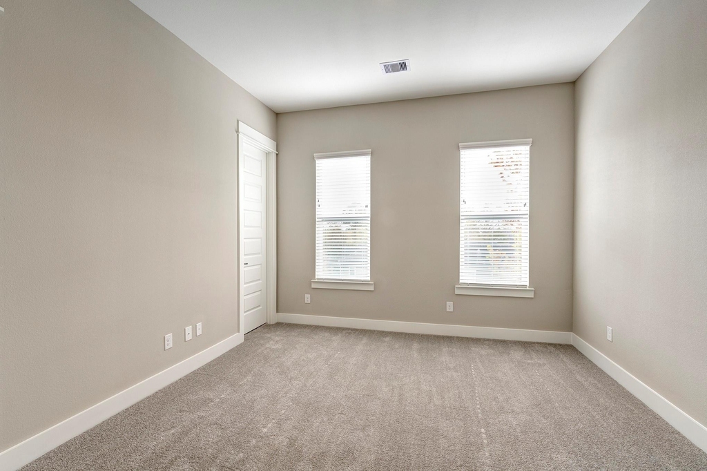 1304 W 23rd Street - Photo 15
