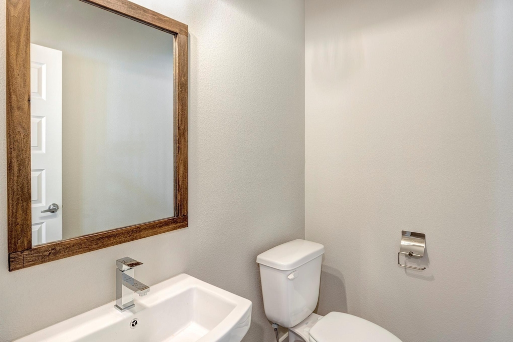 1304 W 23rd Street - Photo 10