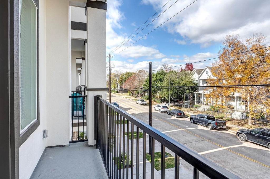 1304 W 23rd Street - Photo 9