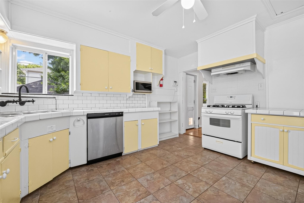 2406 Southgate Boulevard - Photo 11