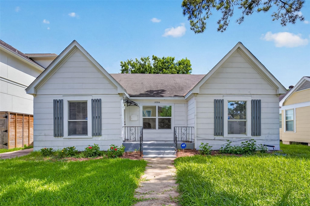 2406 Southgate Boulevard - Photo 0