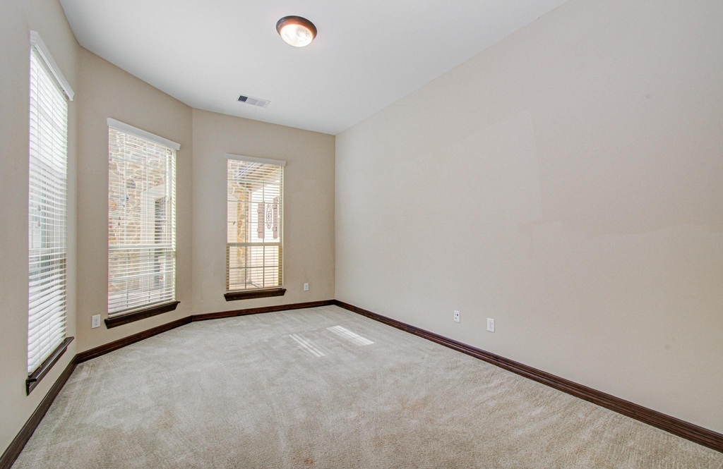 5711 Avon Landing Lane - Photo 17