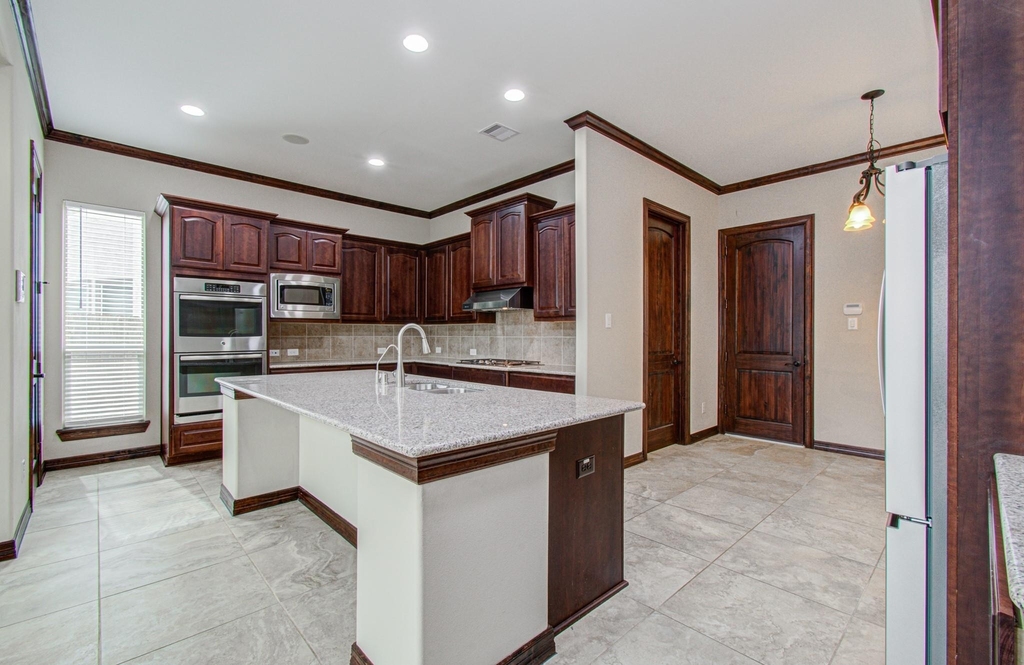5711 Avon Landing Lane - Photo 10