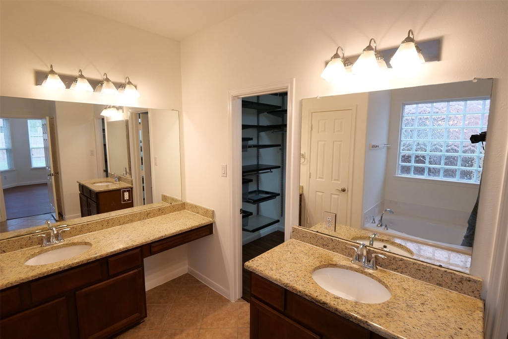 6119 Lakenshire Falls Lane - Photo 18