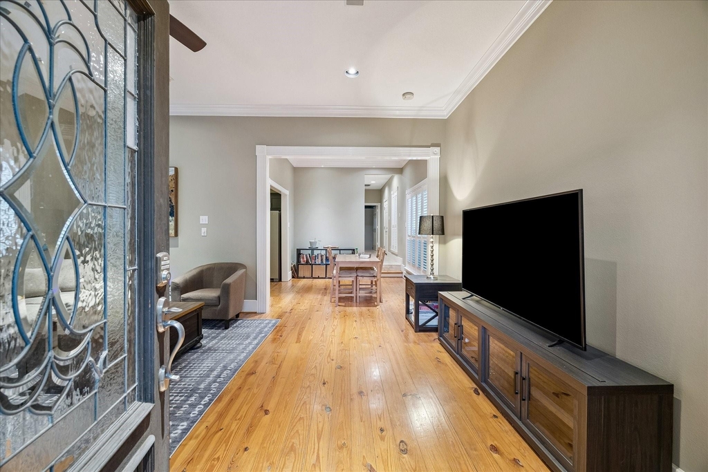 427 W 24th Street - Photo 2