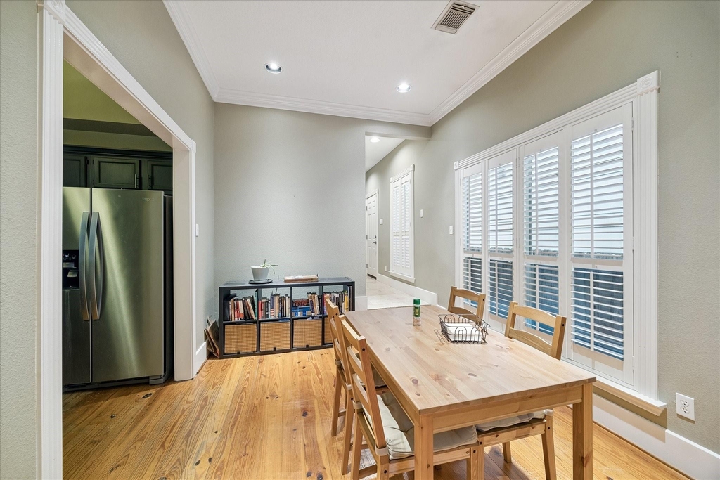 427 W 24th Street - Photo 5