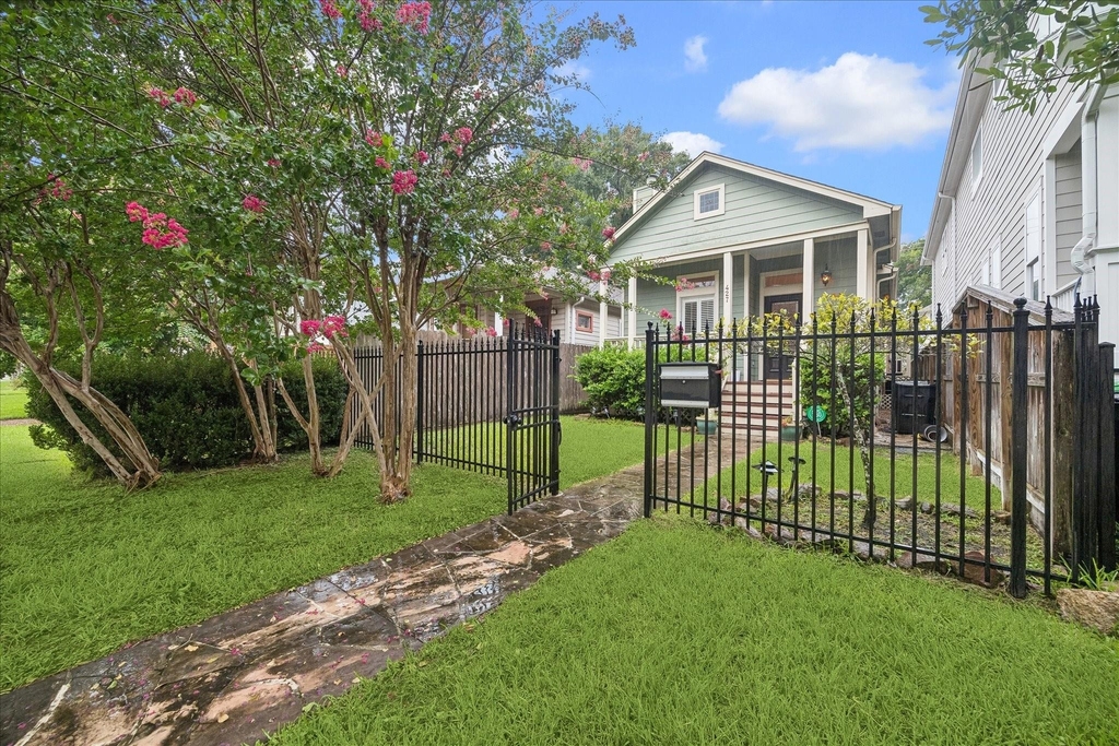 427 W 24th Street - Photo 1